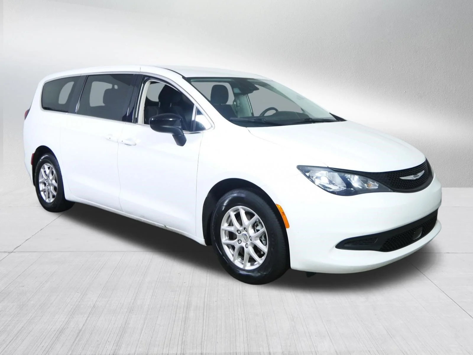 2024 Chrysler Voyager