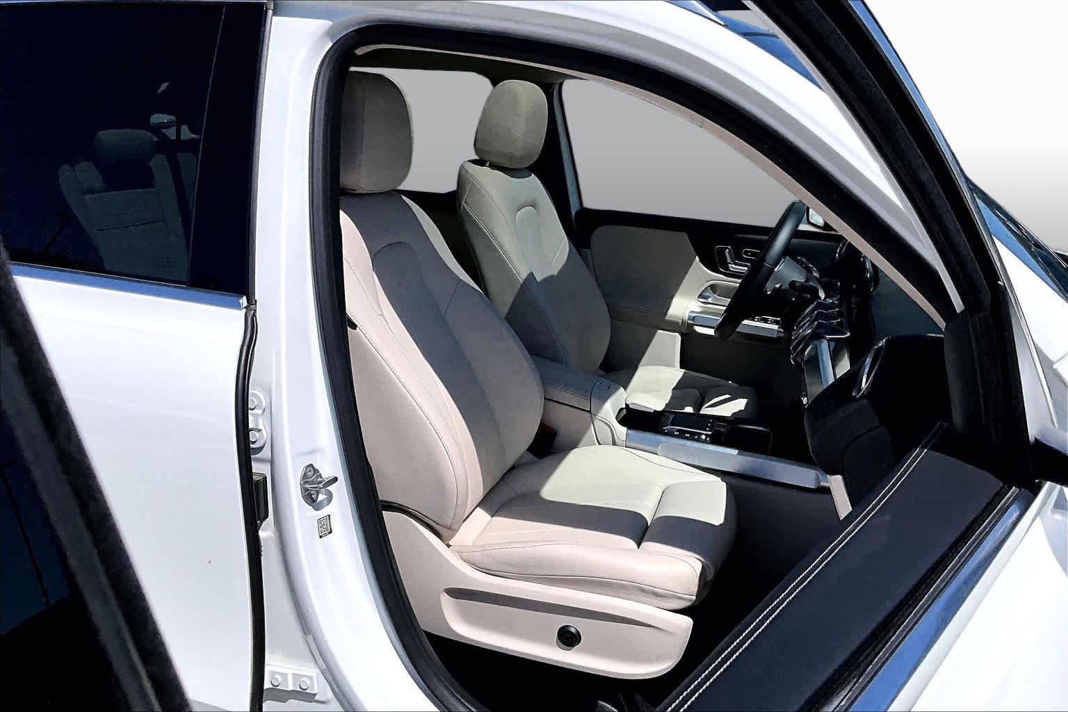 Used 2023 Polar White Mercedes-Benz GLB 250 image 9