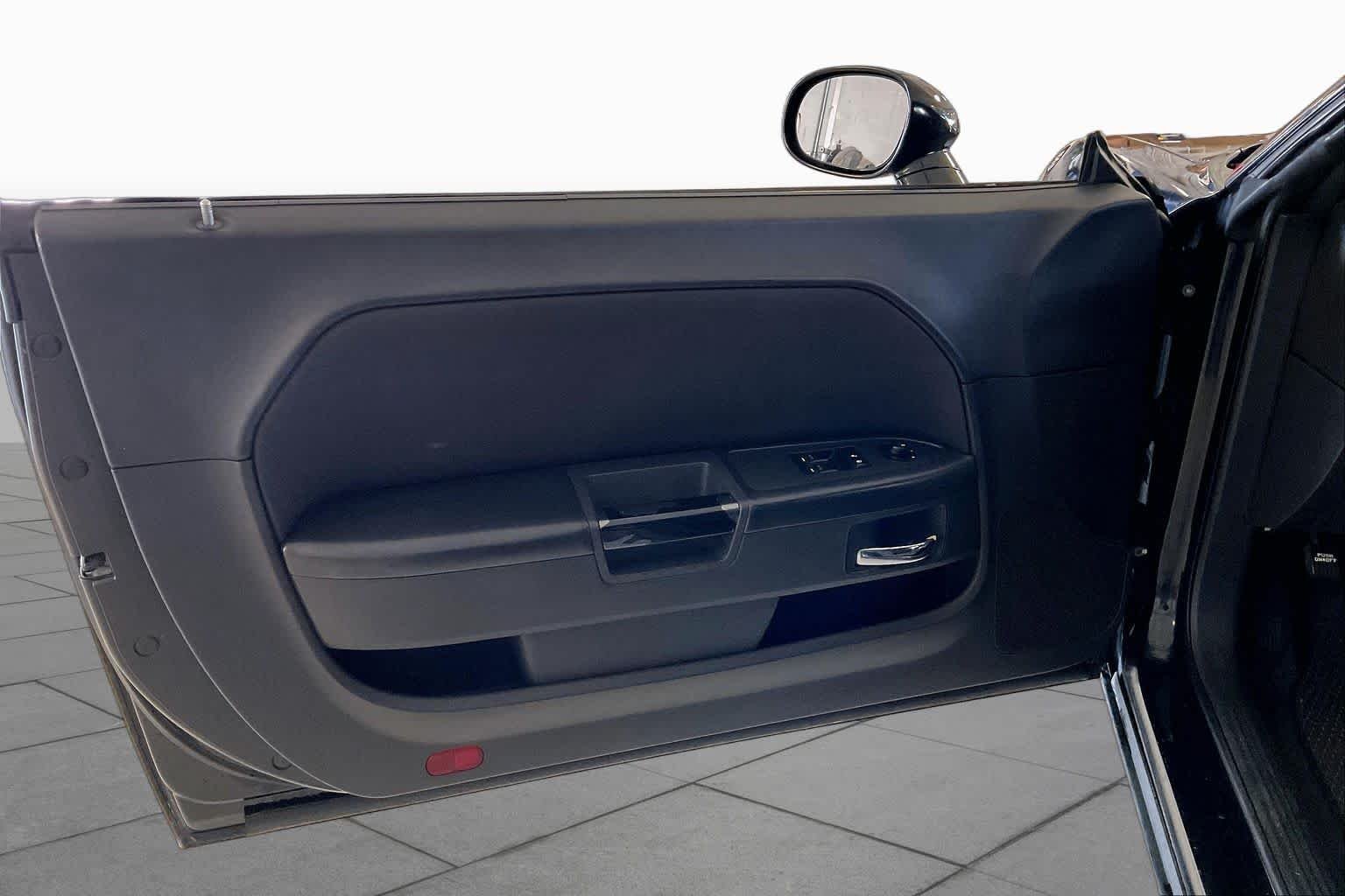Used 2009 Brilliant Black Pearl Dodge R/T image 19