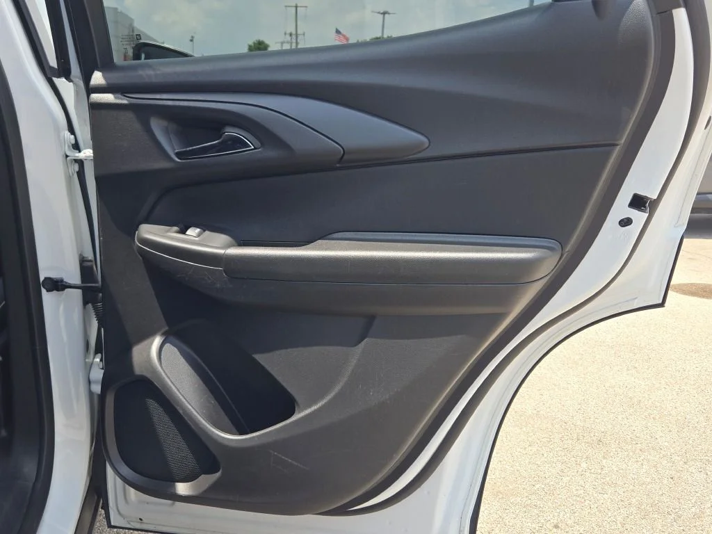 Used 2025 White Chevrolet LT image 10