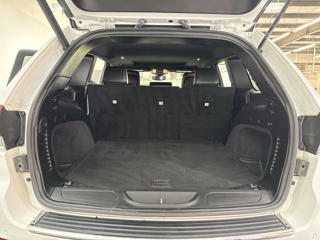 Used 2020 Bright White Clearcoat Jeep Limited image 35