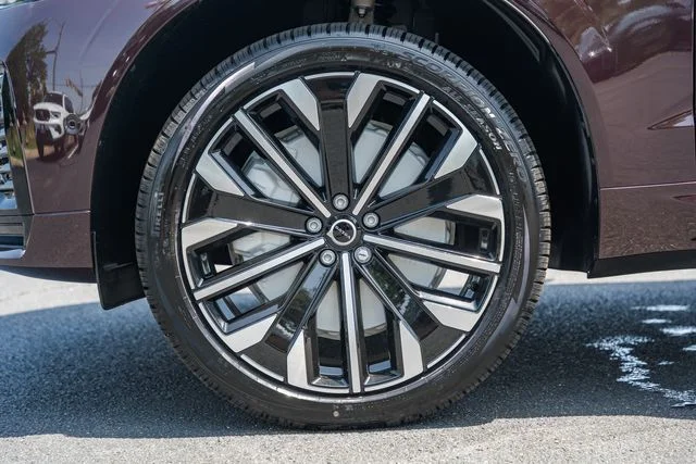 New 2026 Mulberry Red Volvo T8 Ultra image 17