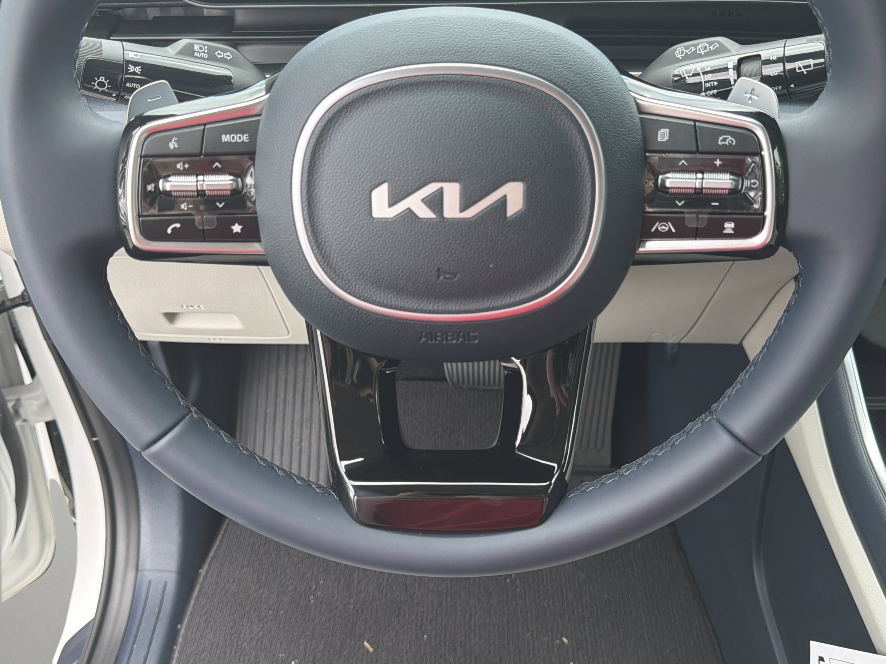 New 2026 Snow White Pearl Kia EX image 14