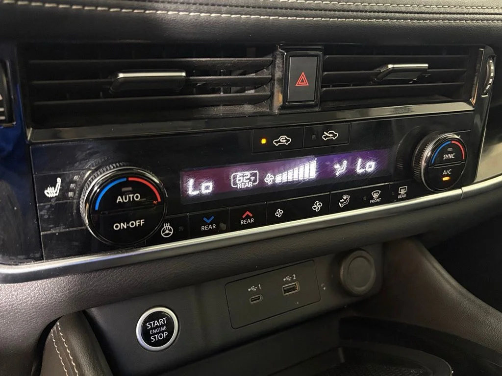 Used 2022 White Nissan SL image 26