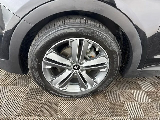 Used 2015 Black Hyundai GLS image 28