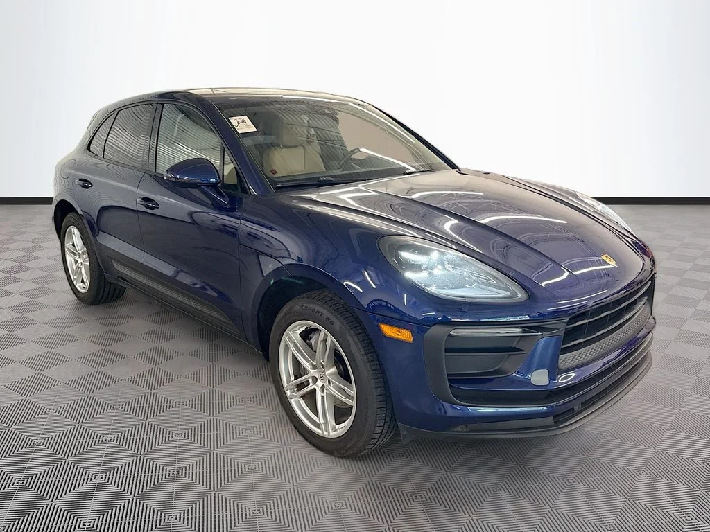 Used 2022  Porsche Base image 4