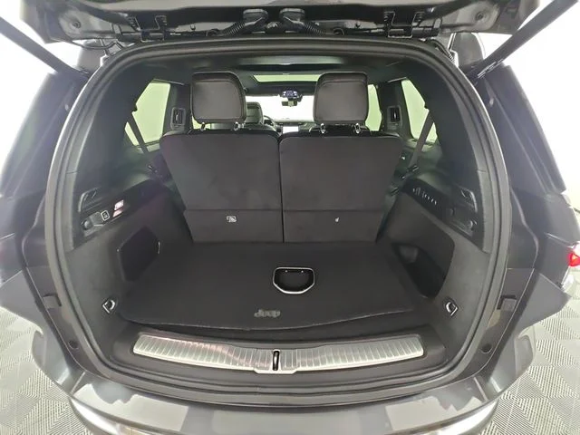 Used 2022 Gray Jeep Summit image 17