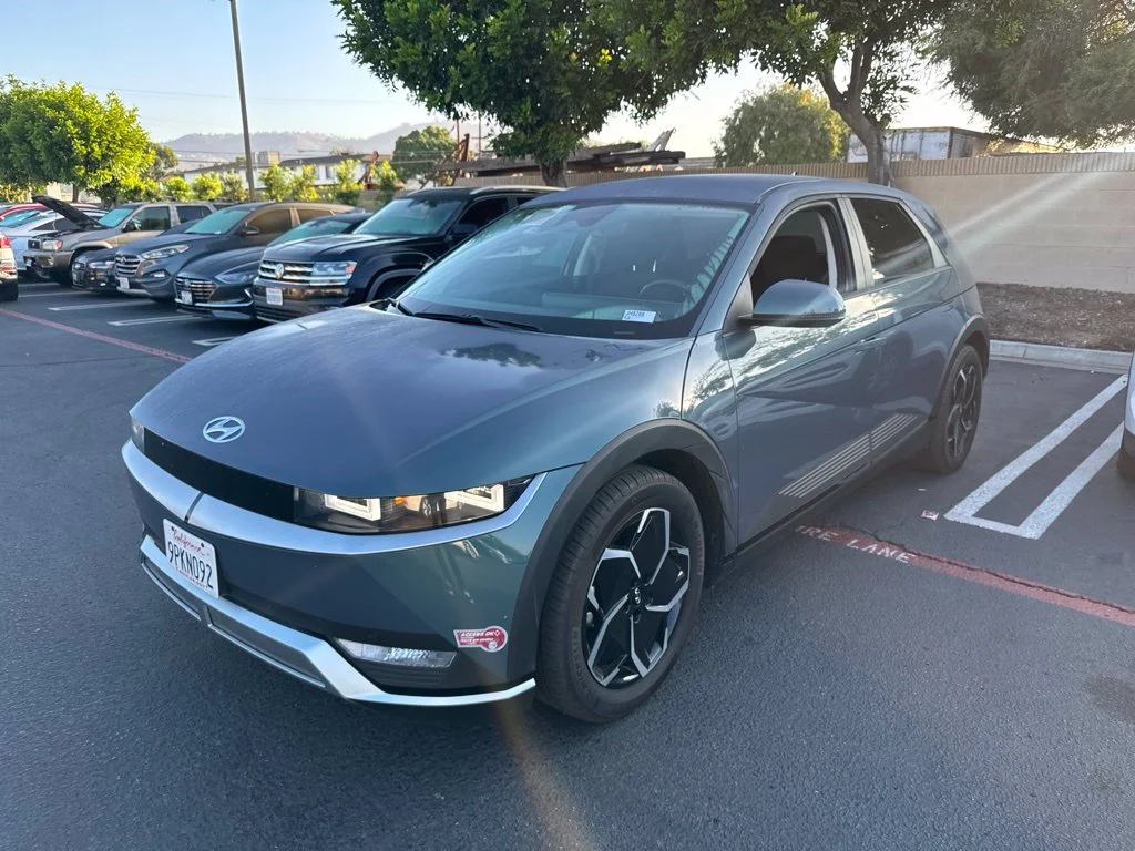 Used 2024 Green Hyundai SEL image 1