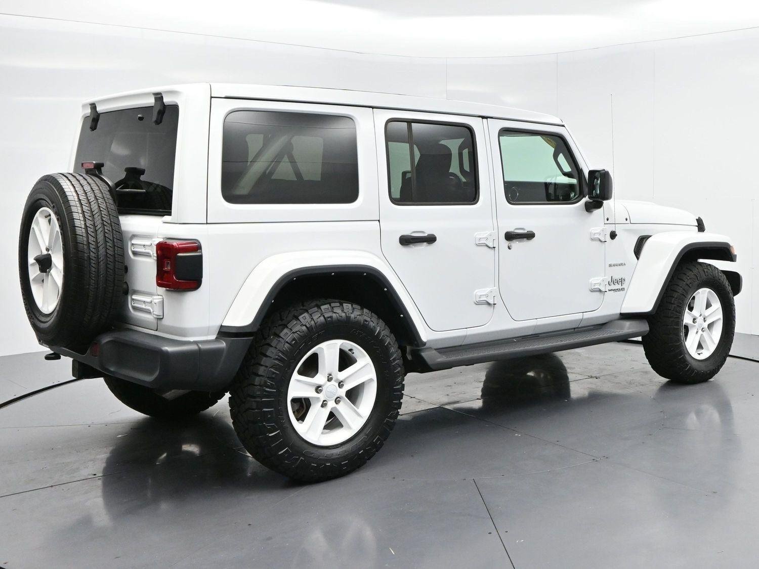Used 2022 Bright White Clearcoat Jeep Unlimited Sahara image 7