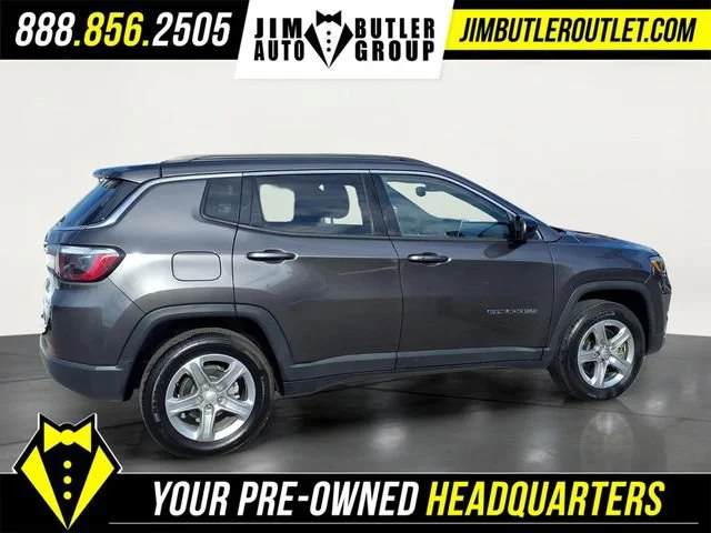 Used 2024  Jeep Latitude image 25