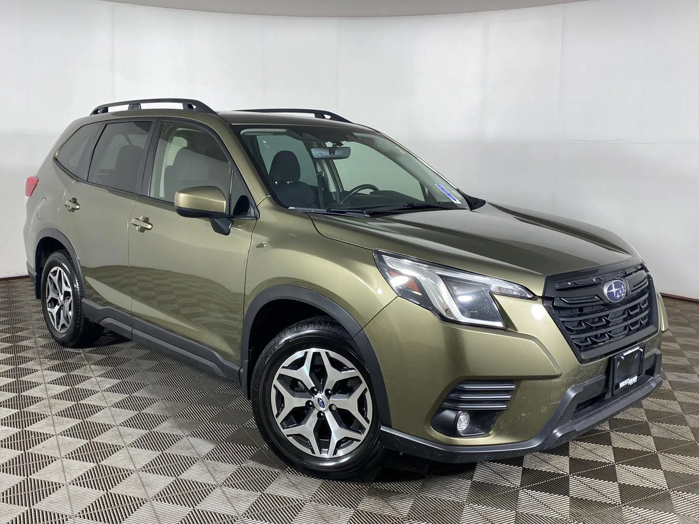 Used 2024 Autumn Green Metallic Subaru Premium image 1
