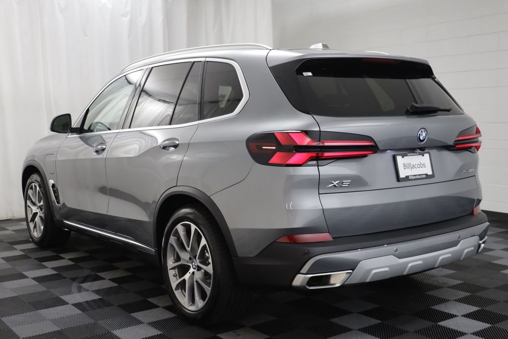 New 2026 Skyscraper Grey Metallic BMW xDrive50e image 16