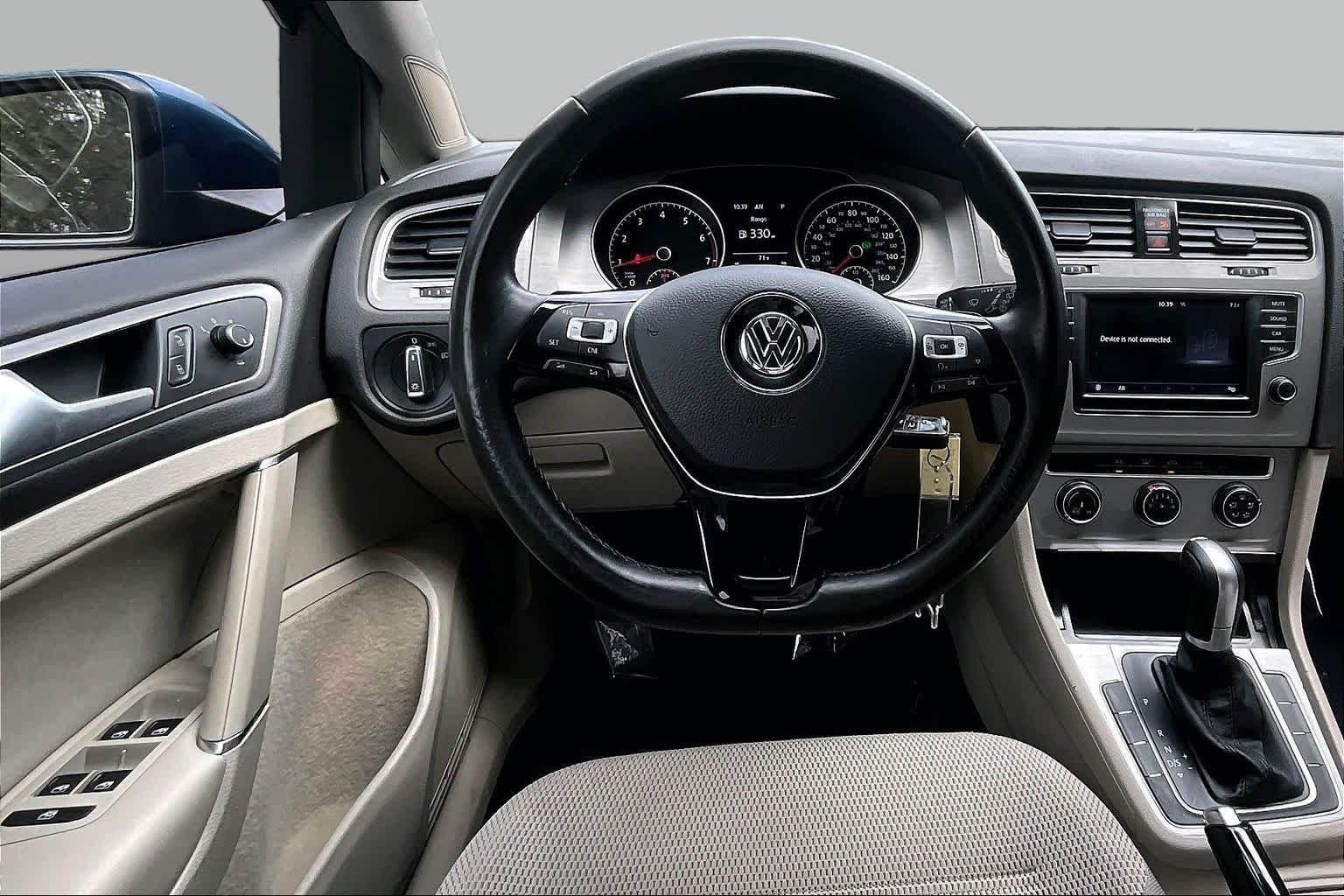 Pre-Owned 2017 Volkswagen Golf S
