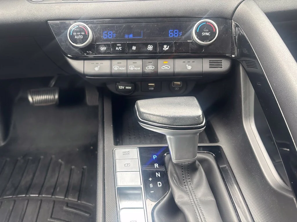 Used 2023 Black Hyundai Limited image 19