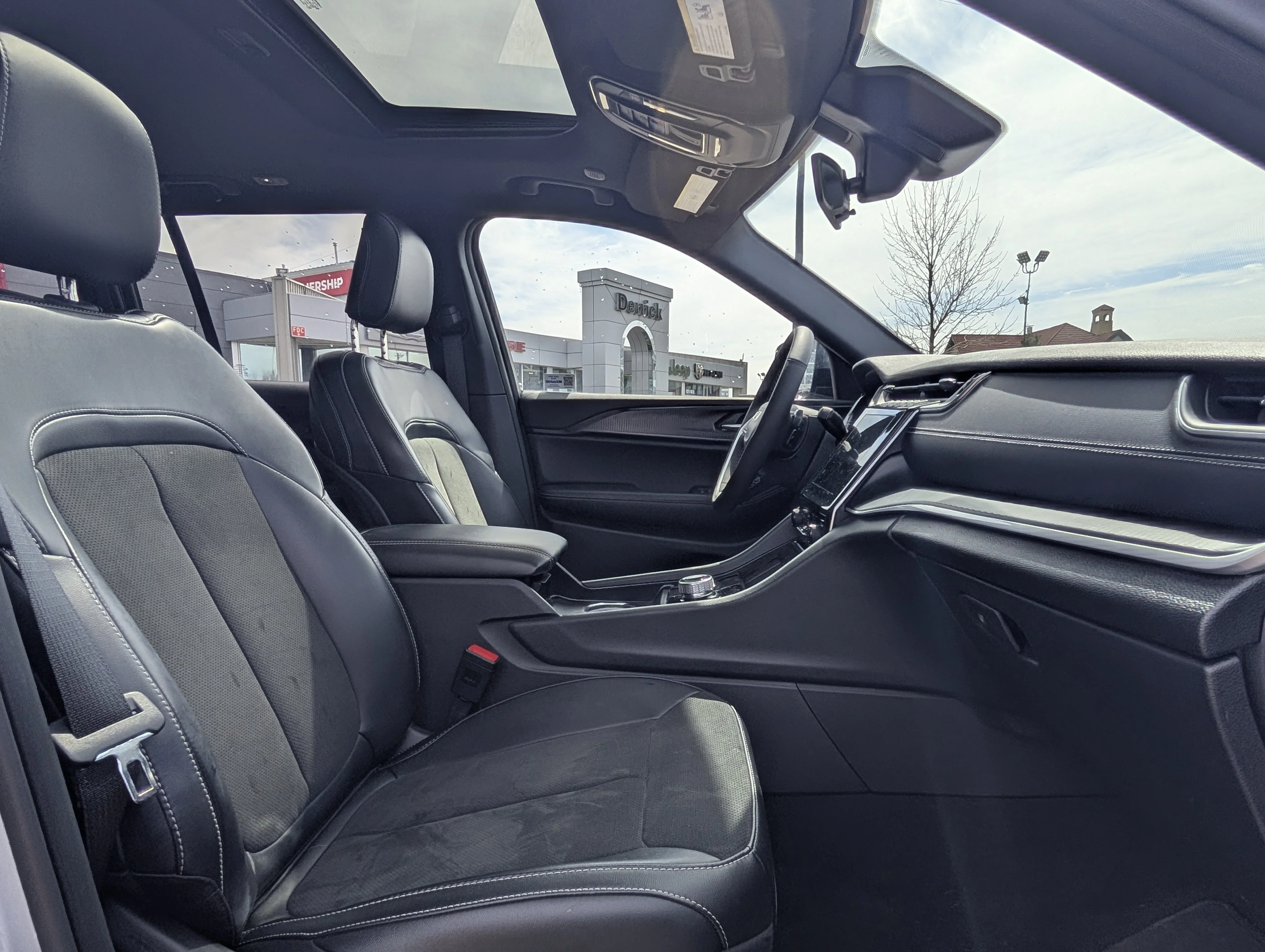 New 2025 Silver Zynith Jeep Altitude image 20