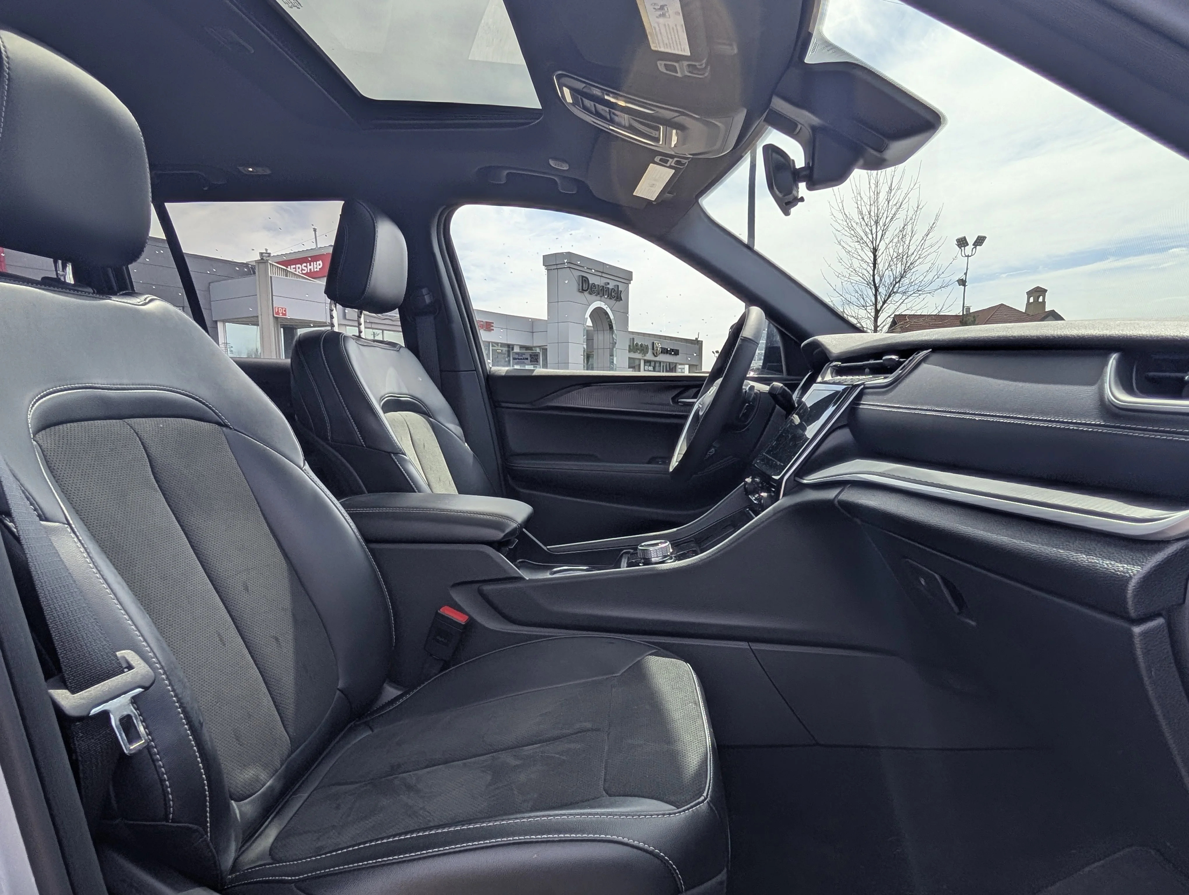 New 2025 Silver Zynith Jeep Altitude image 20