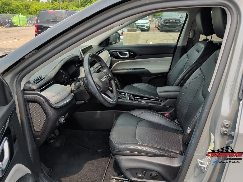 Used 2022 Gray Jeep Limited image 12