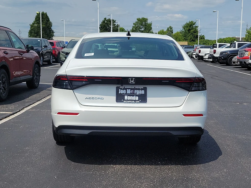 New 2026 Platinum White Pearl Honda SE image 21