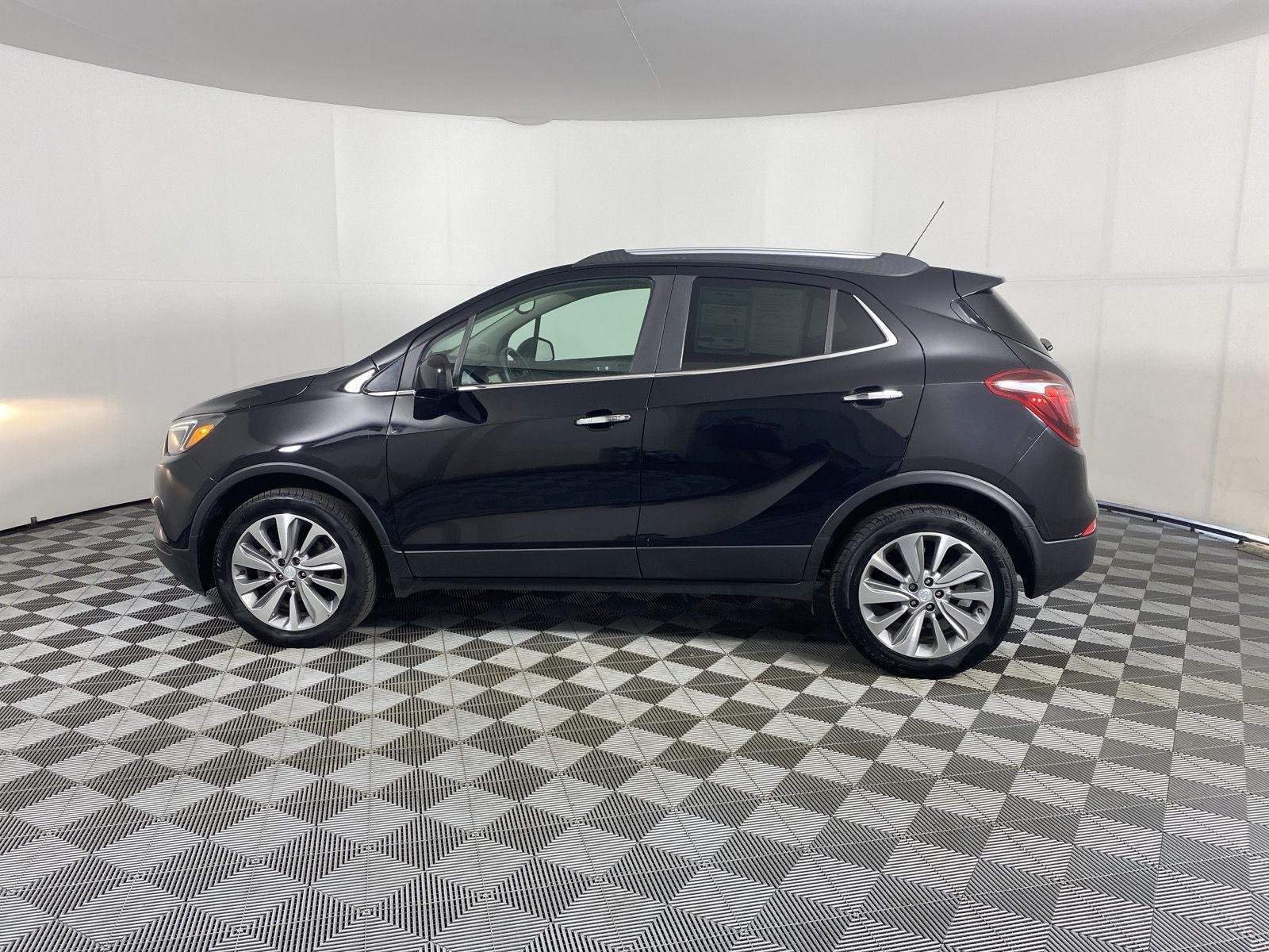 Used 2020 Ebony Twilight Metallic Buick Preferred image 4