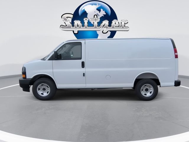 New 2026 Summit White Chevrolet WT image 6