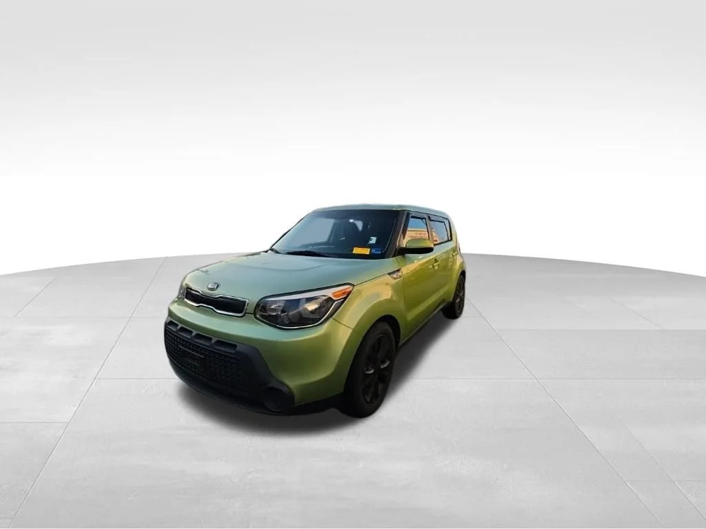 Used 2015 Green Kia + image 2