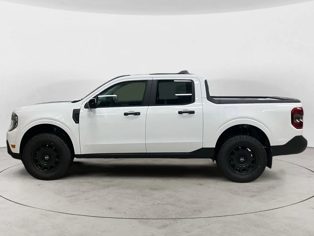 New 2025 White Ford XLT image 2