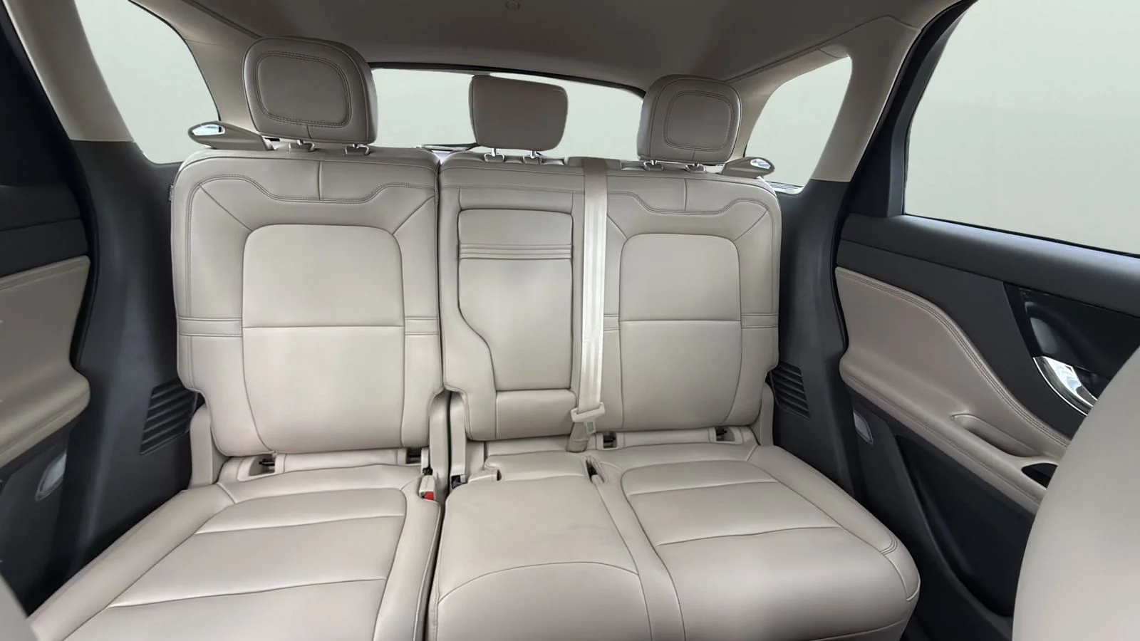 Used 2022 White Lincoln Standard image 25