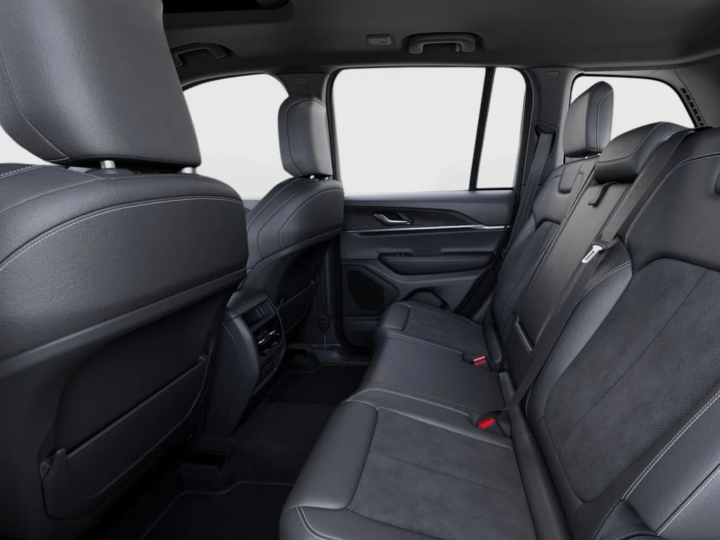 New 2026 Bright White Clear-Coat Exterior Paint Jeep Altitude image 25