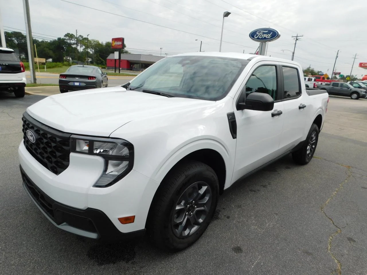 New 2026 Oxford White Ford XLT image 4