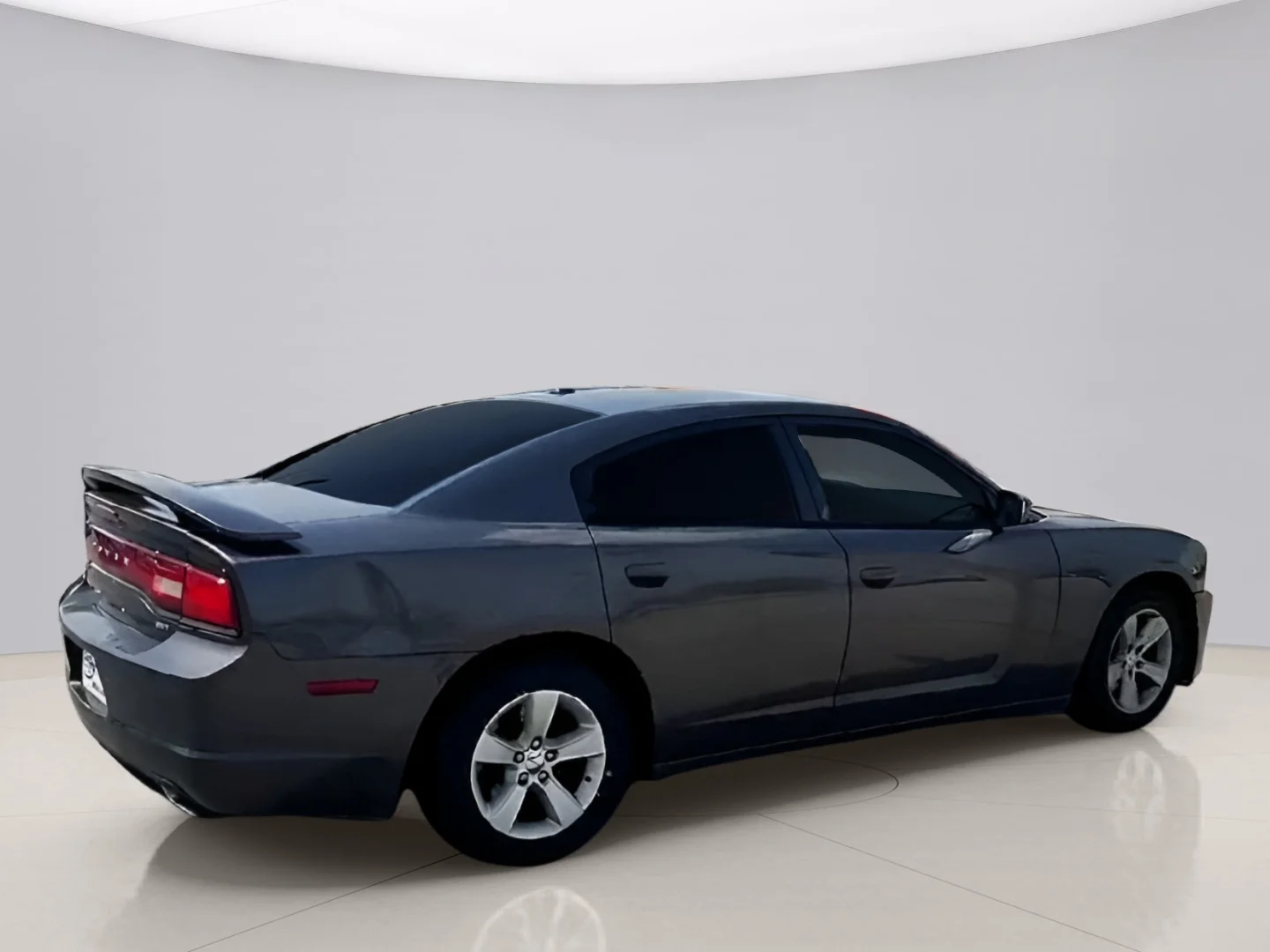 Used 2014 Gray Dodge SXT image 4