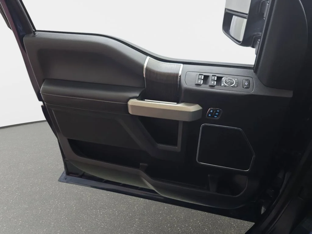 Used 2020 Blue Ford Lariat image 27