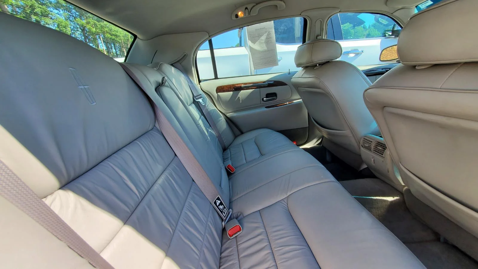 Used 2000  Lincoln Executive image 6