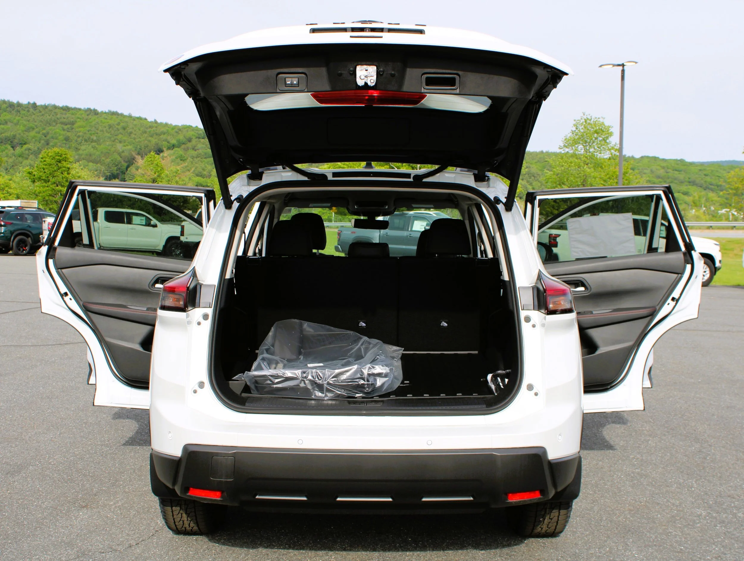 New 2026 Everest White Pearl TriCoat Nissan Rock Creek® image 15