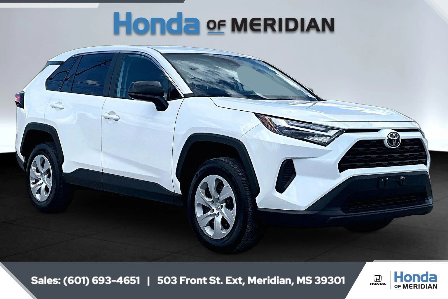 Used 2025 Ice Cap Toyota LE image 1