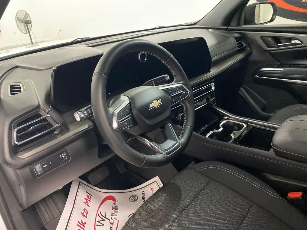 Used 2025 White Chevrolet LT image 14
