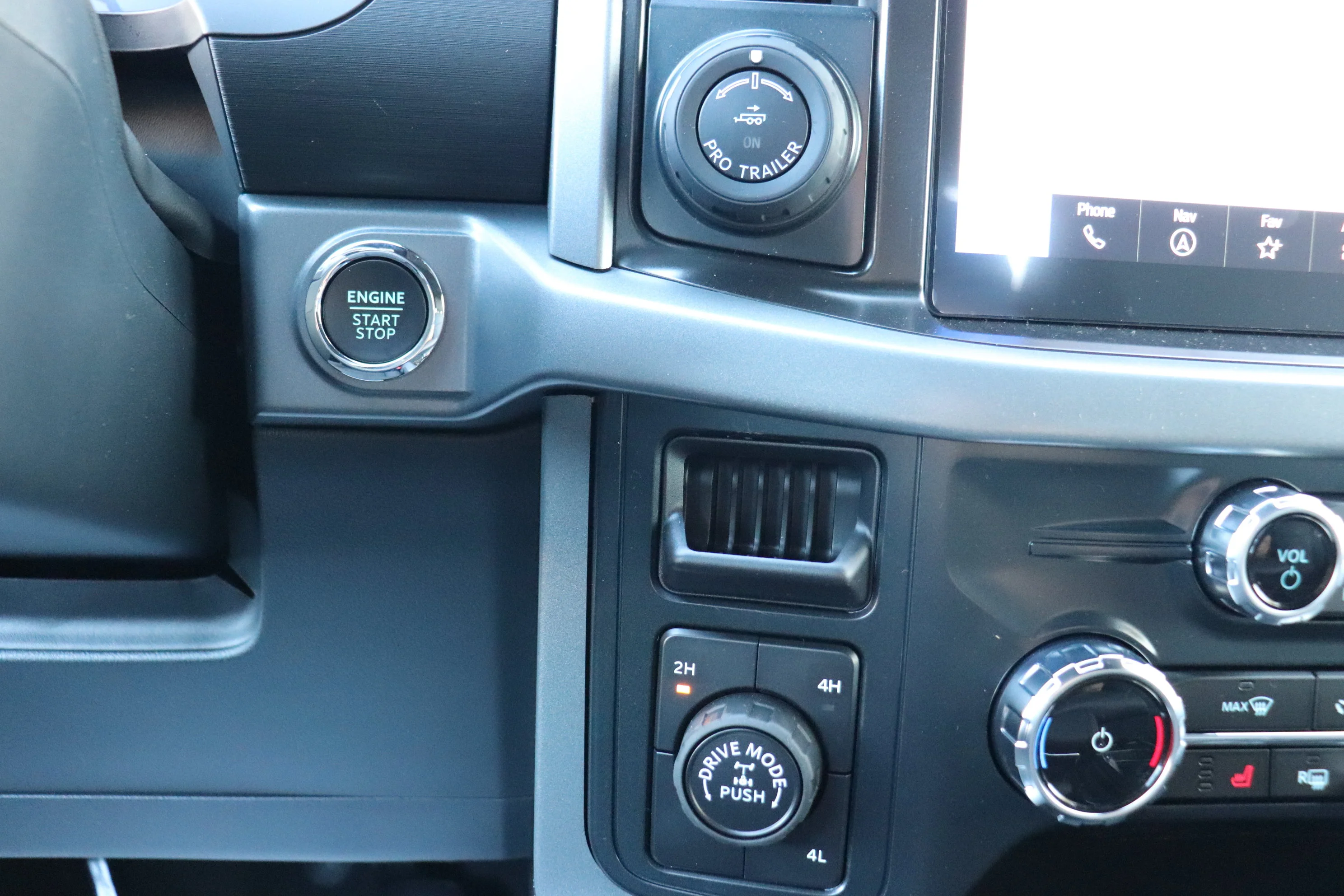 New 2026 OXFORD WHITE Ford XLT image 15