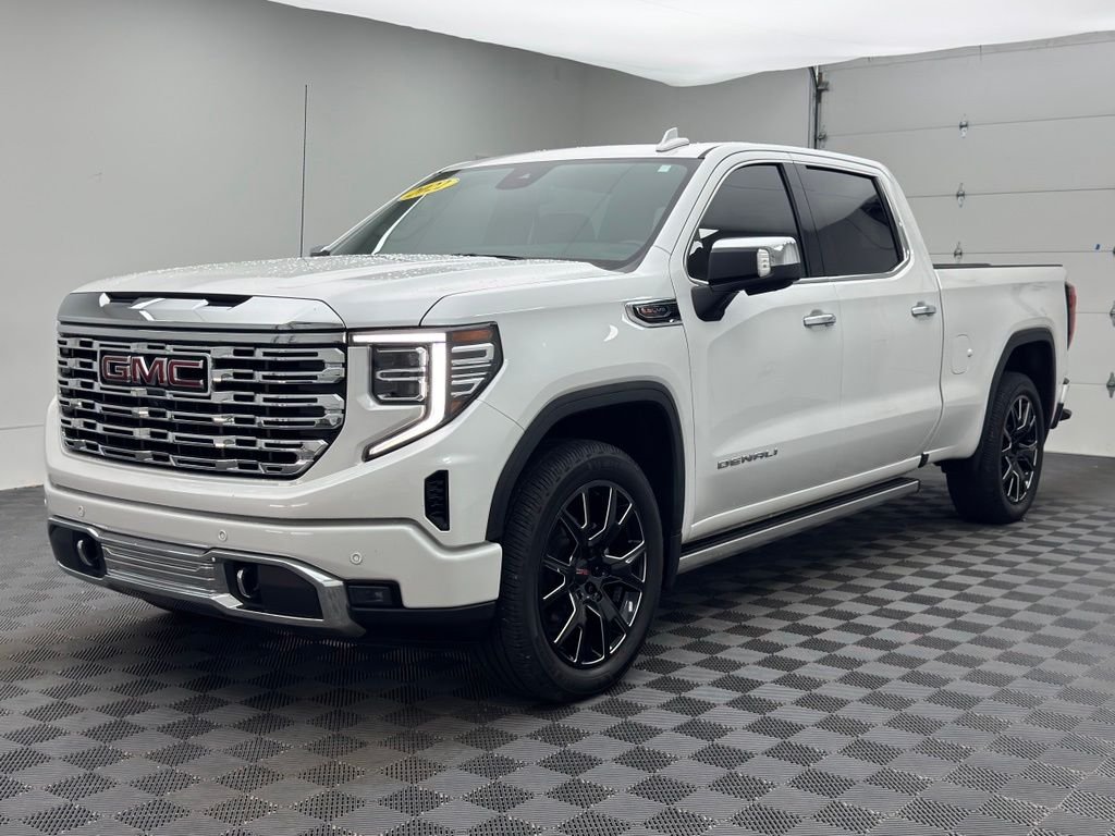 Used 2022 White Frost Tricoat GMC Denali image 2