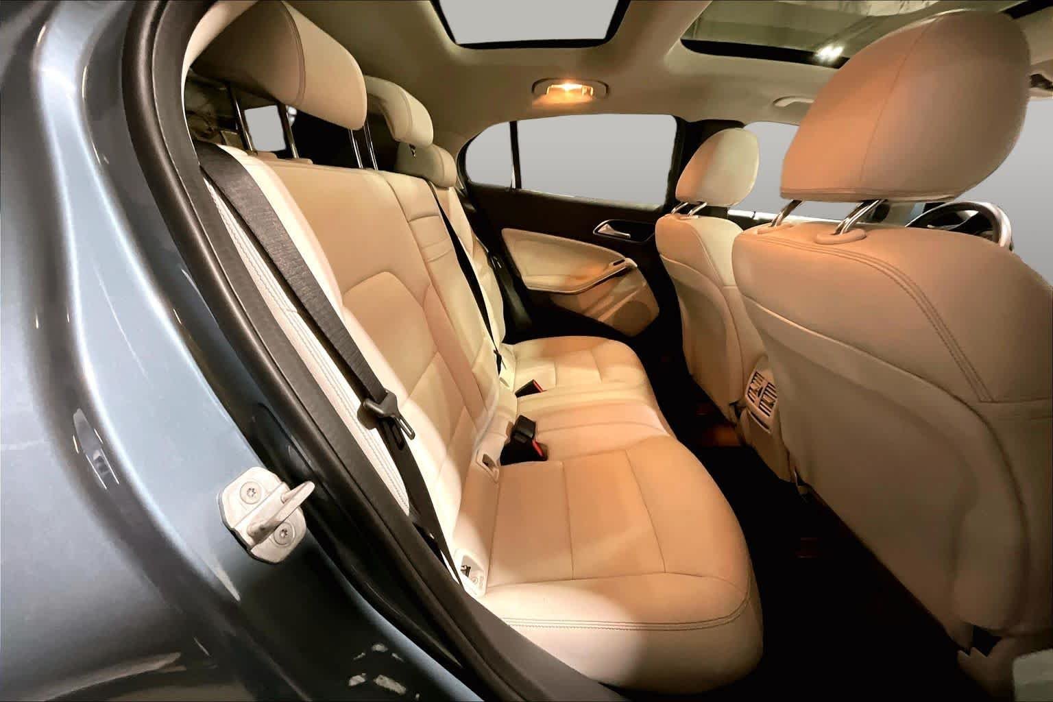 Used 2015 Universe Blue Metallic Mercedes-Benz GLA 250 image 20