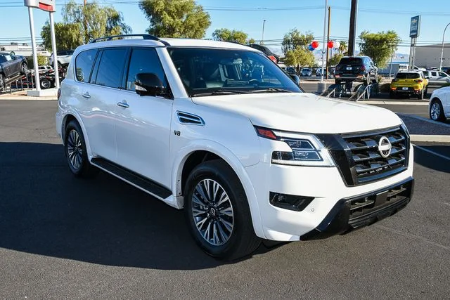 Used 2022 White Nissan SL image 7