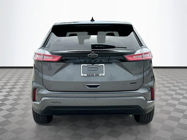 Used 2024 Gray Ford SE image 6