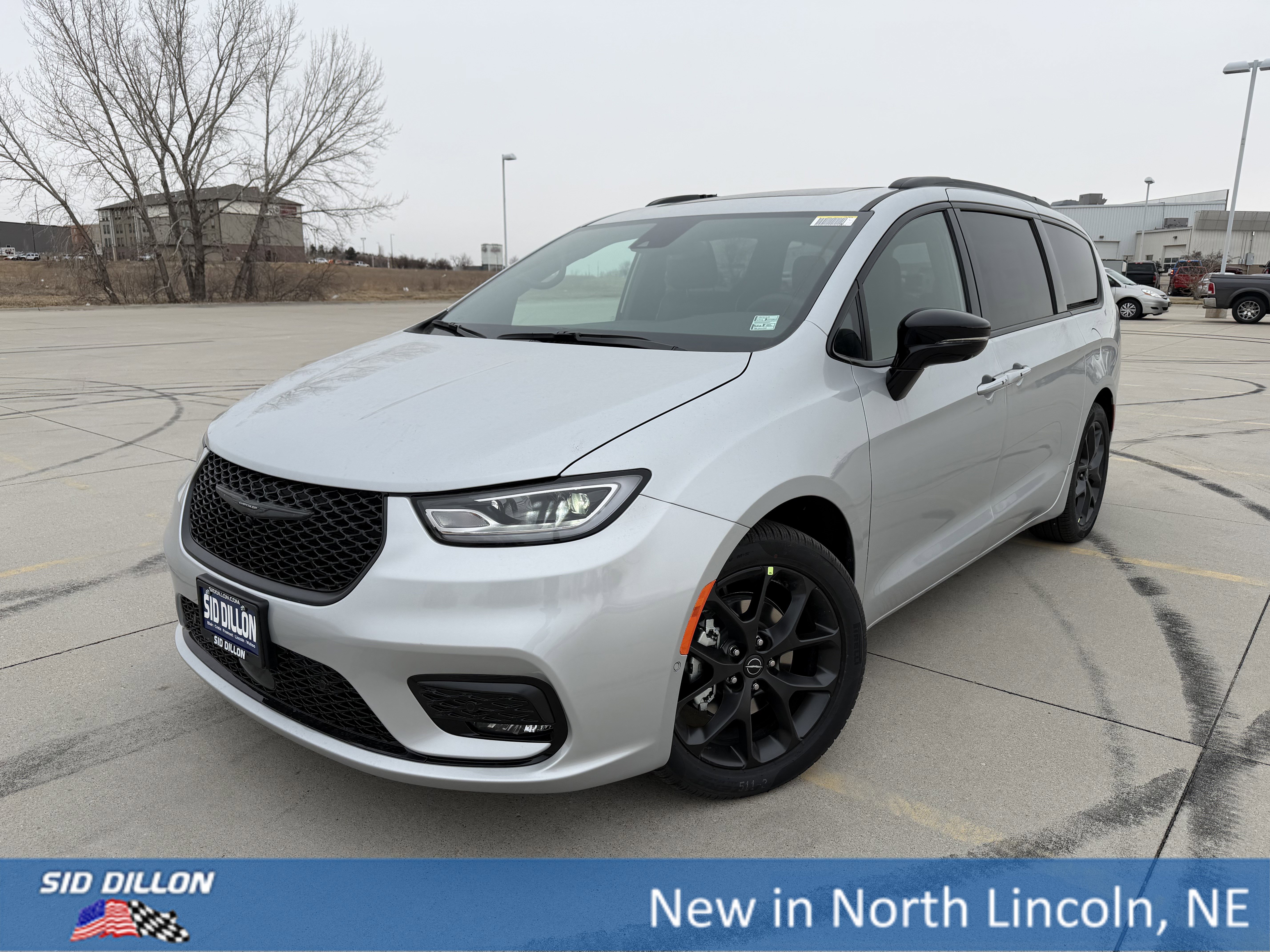 2026 Chrysler Pacifica Limited's photo