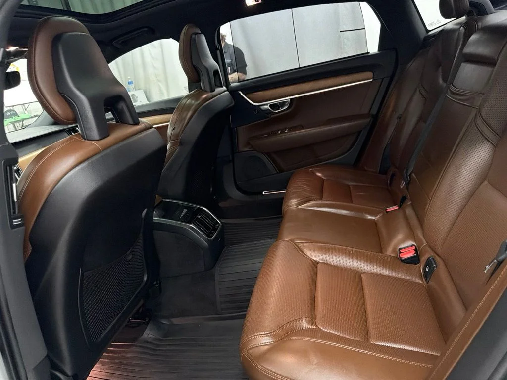 Used 2018  Volvo T6 Inscription image 21
