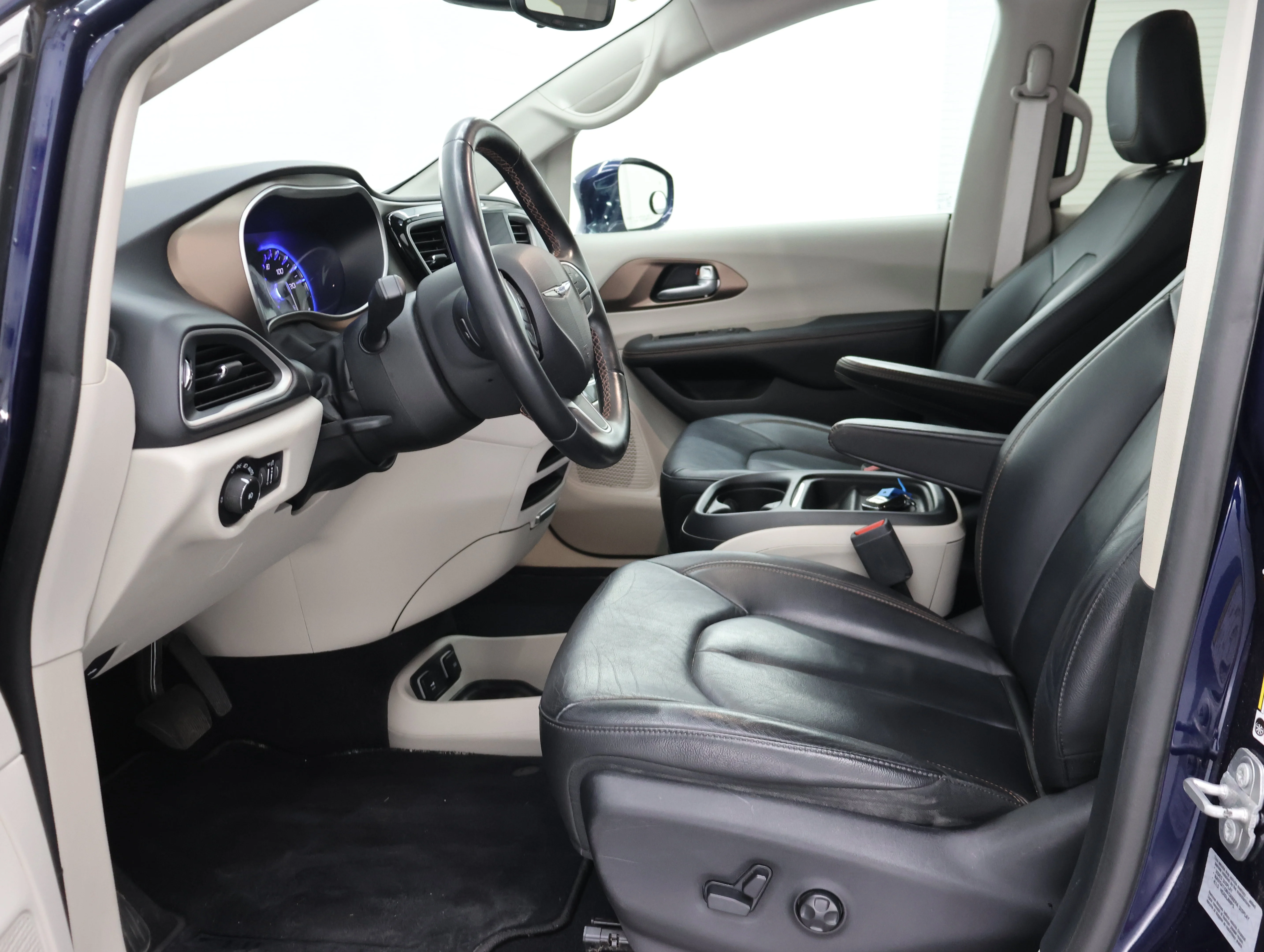 Used 2017 Jazz Blue Pearlcoat Chrysler Touring L image 8