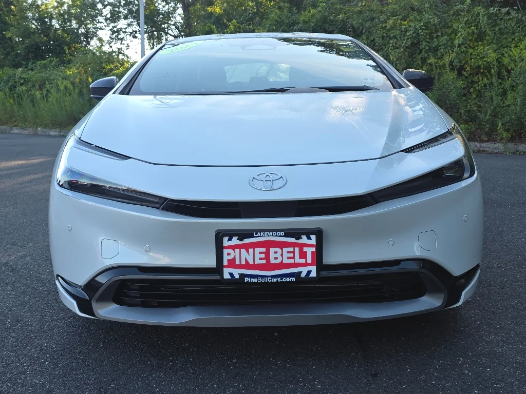 Used 2023 Wind Chill Pearl Toyota XLE image 10