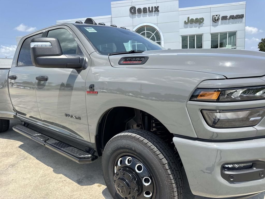 New 2027 Ceramic Gray Clear-Coat Exterior Paint RAM Big Horn image 6