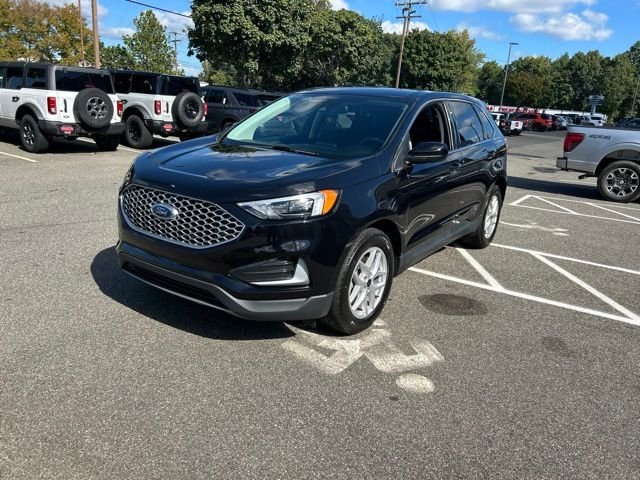 Used 2024 Black Ford SEL image 3