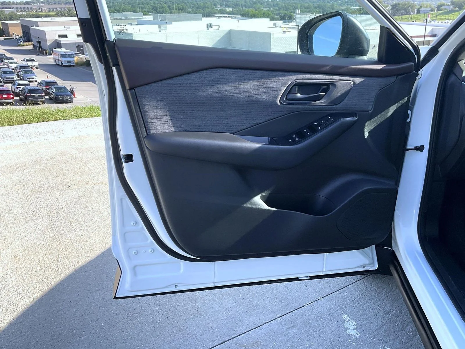 Used 2023 White Nissan S image 10
