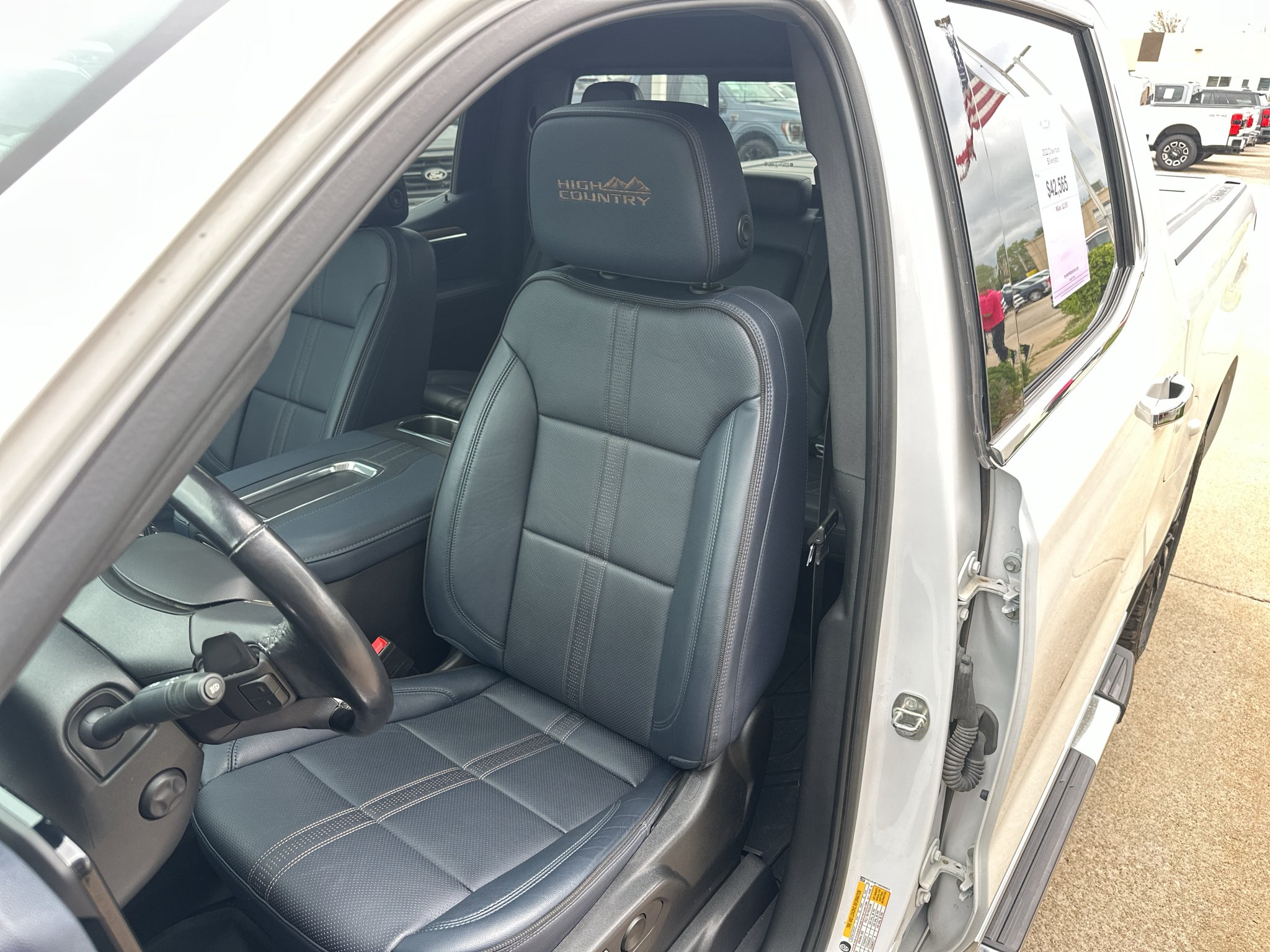 Used 2022 Iridescent Pearl Tricoat Chevrolet High Country image 34