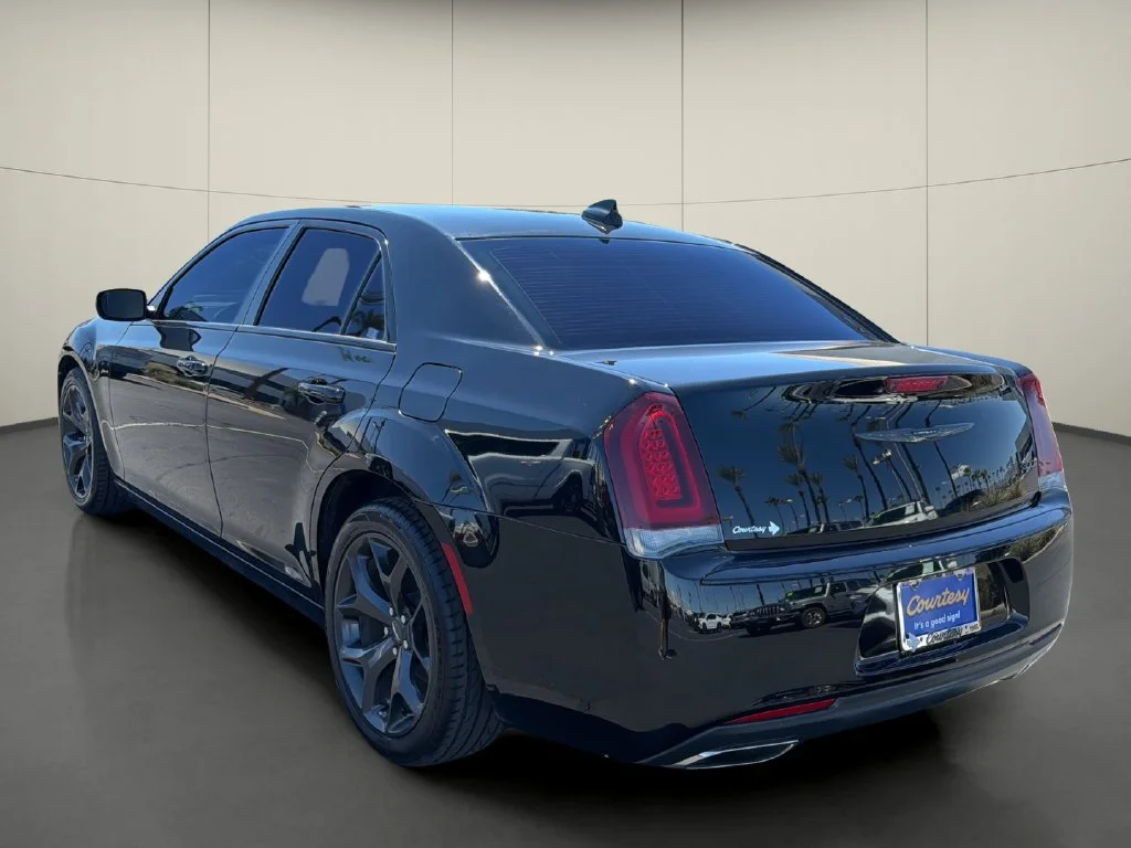 Used 2022 Black Chrysler Touring image 5