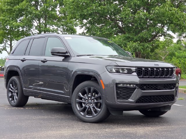 New 2026 Baltic Gray Metallic Clear-Coat Exterior Paint Jeep Limited Reserve image 2